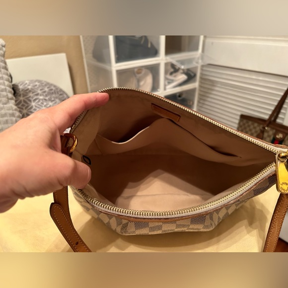 Traded** Louis Vuitton crossbody bag - Picture 10 of 16